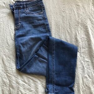 Hollister High-Rise Super Skinny medium wash jeans